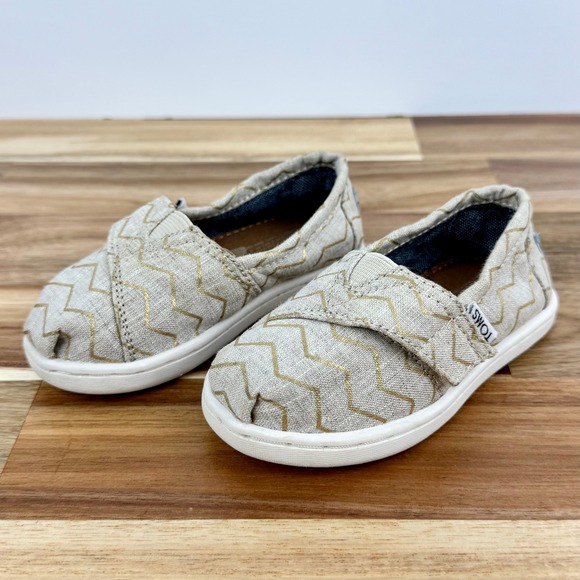 TOMS Alpargata Kids Gold Chevron Slip On Shoes T5 Toddler Casual Comfort - Picture 1 of 9